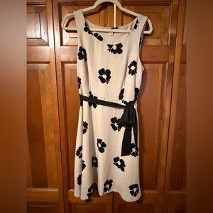 Elegant Black and White Floral Dress - with pockets!
